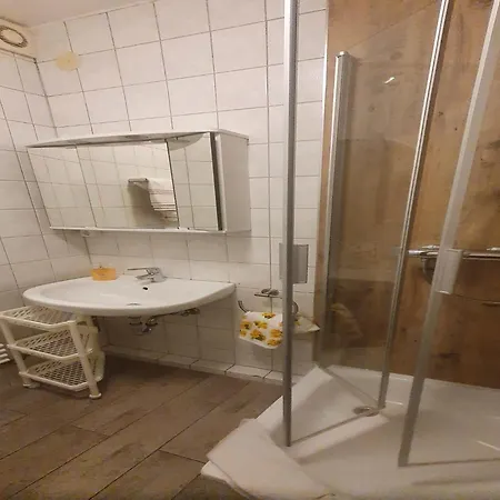 Schoene Mit Gemuetlicher Terrasse, Cleaning Included 公寓 *