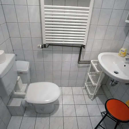Schoene Mit Gemuetlicher Terrasse, Cleaning Included 公寓