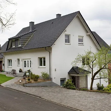 Schoene Mit Gemuetlicher Terrasse, Cleaning Included 公寓 *